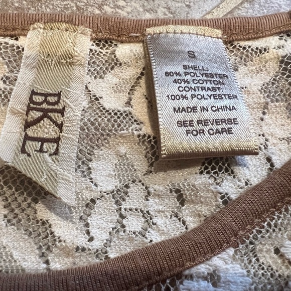 BKE Buckle floral lace sequin stretchy scoop neck elbow sleeve top… - Picture 7 of 9